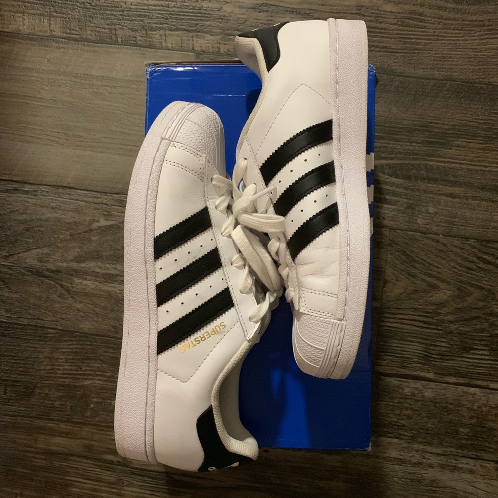 Adidas tennies
